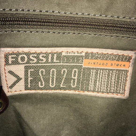 Clearance 🛍 Brown fossil cloth crossbody. - Picture 6 of 8